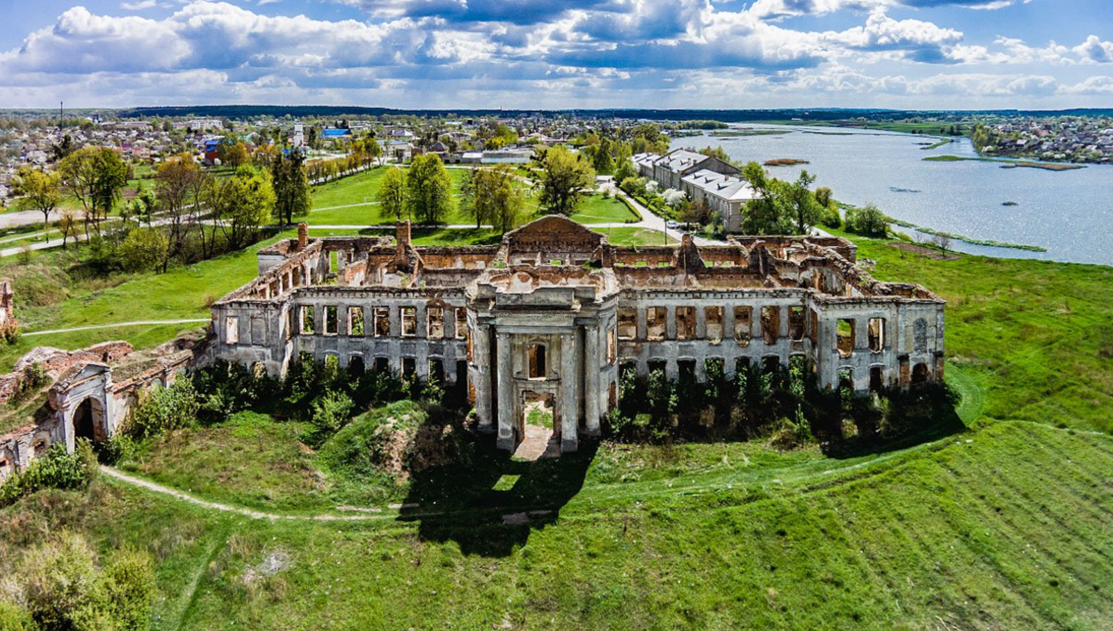 Палац князів Санґушків