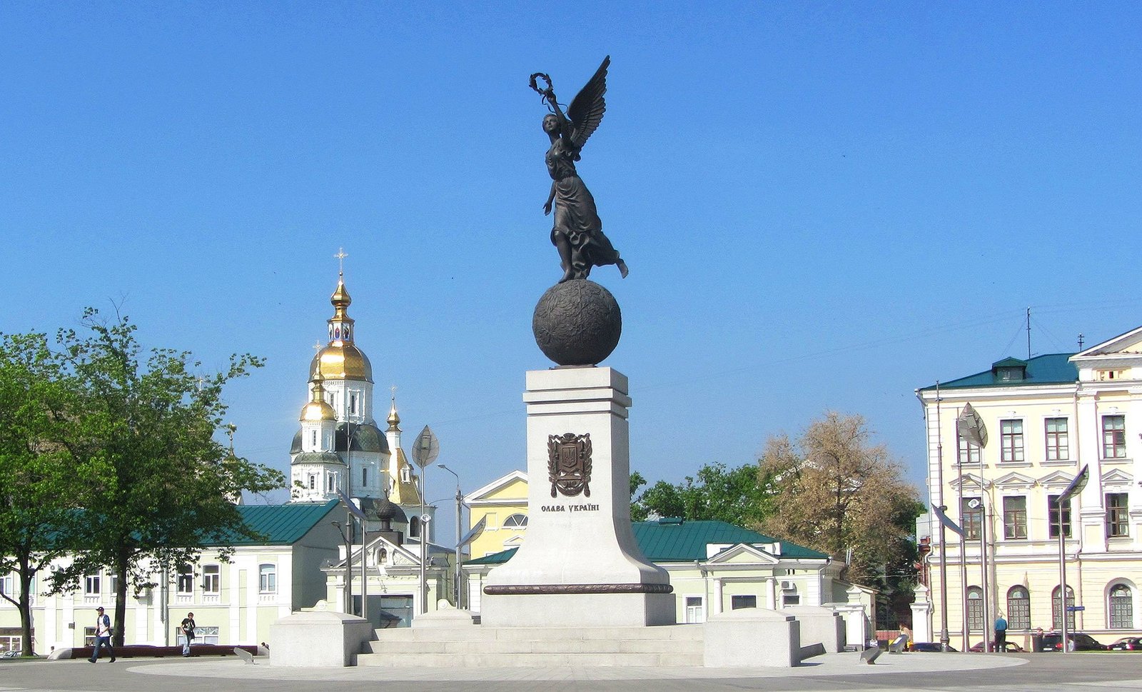 Пам'ятки будівництва і архітектури - «Майдан Конституції»