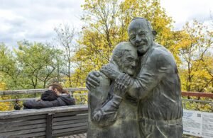 Пам'ятники - «Пам'ятник «Вічної любові»