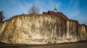 Покинуті місця - «Стіна пам'яті на Байковій горі»