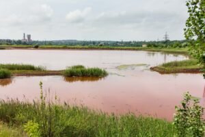 Природні об'єкти - «Червоне озеро Кривбасу»