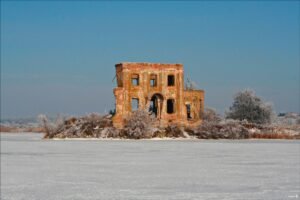 Покинуті місця - «Руїни затопленої церкви св. Илії у селі Циблі»