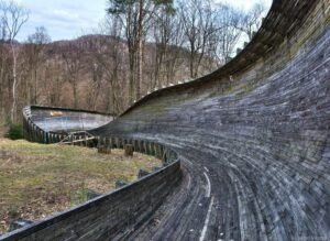 Пам'ятки будівництва і архітектури - «Санно-бобслейна траса»