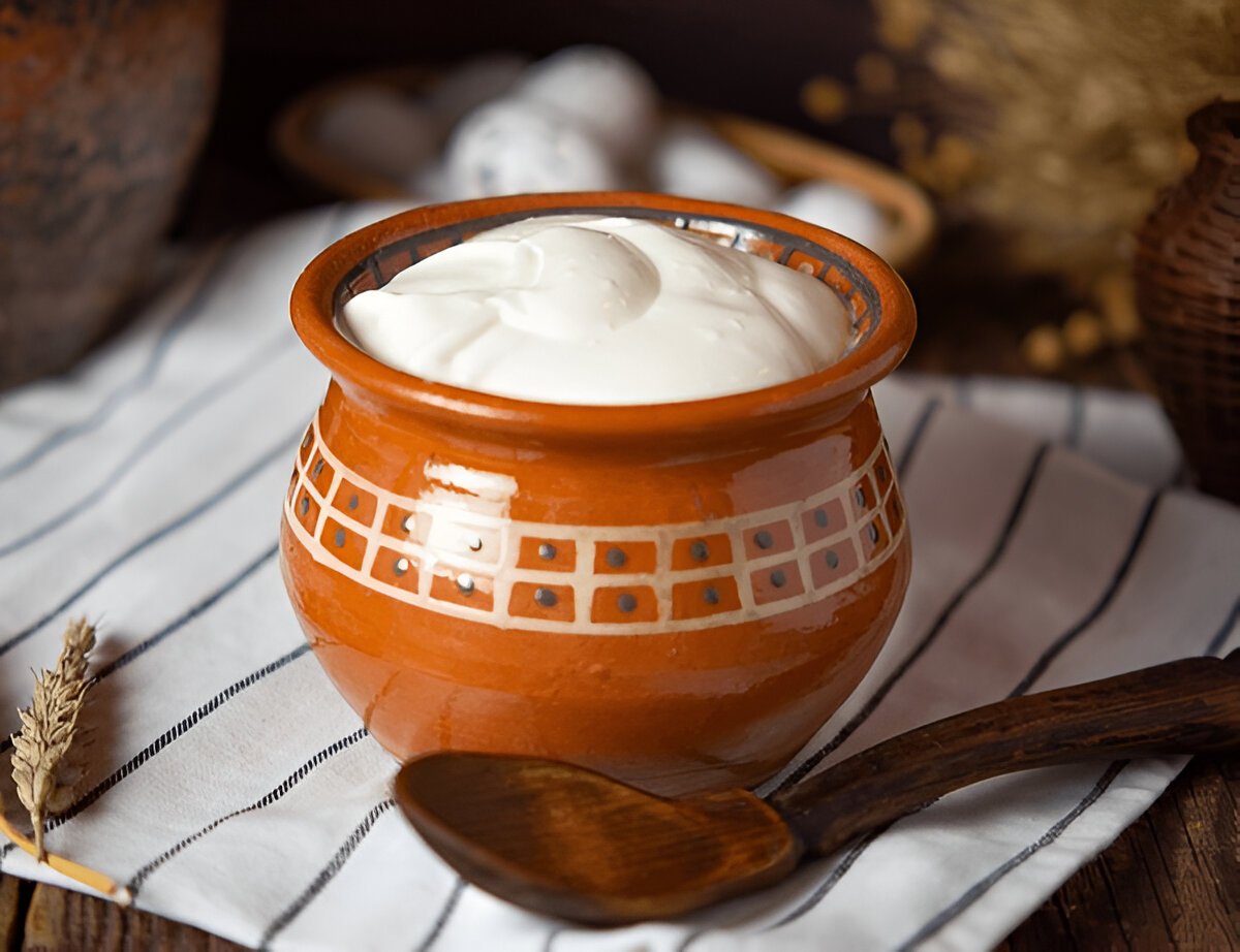 Чим корисна сметана: Поживні властивості та переваги для здоров'я